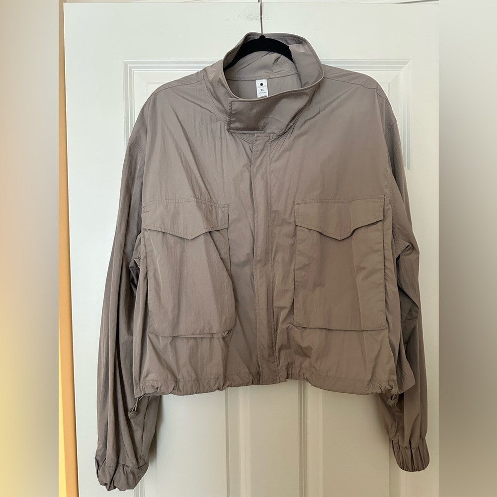 NWOT* Yogalicious Radiant Commuter Windbreaker - Size XL